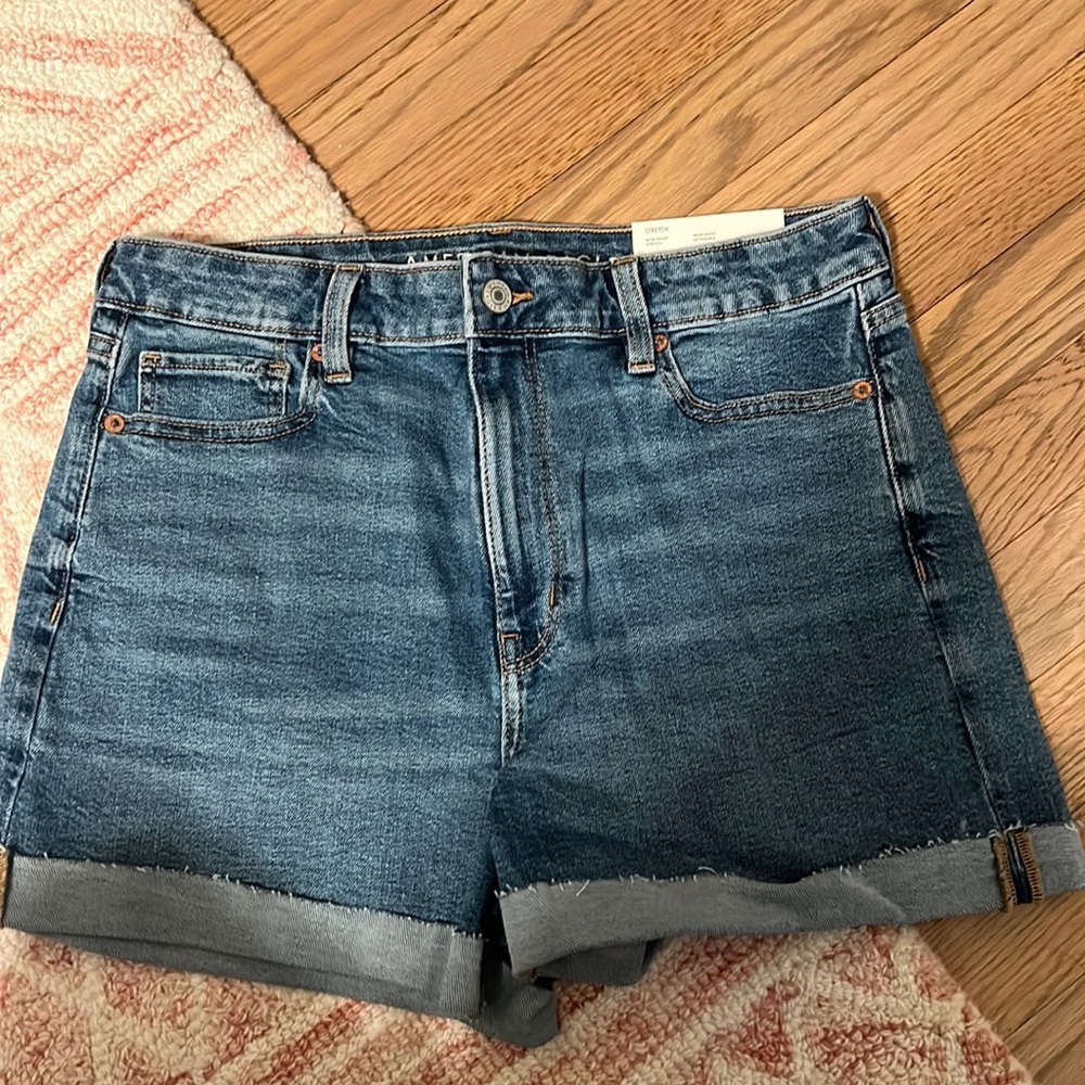American Eagle Mom Jean short NWT